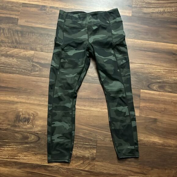 Athleta Green Camo Contender 7/8 Tights Leggings Medium - Picture 2 of 3